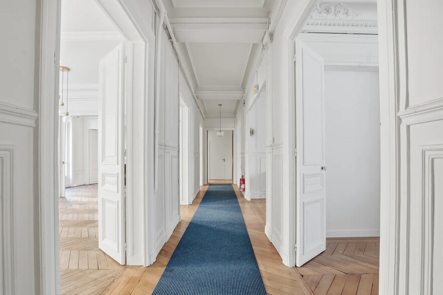 Office in Paris for sale - Interior Photo - Image 3 of 6