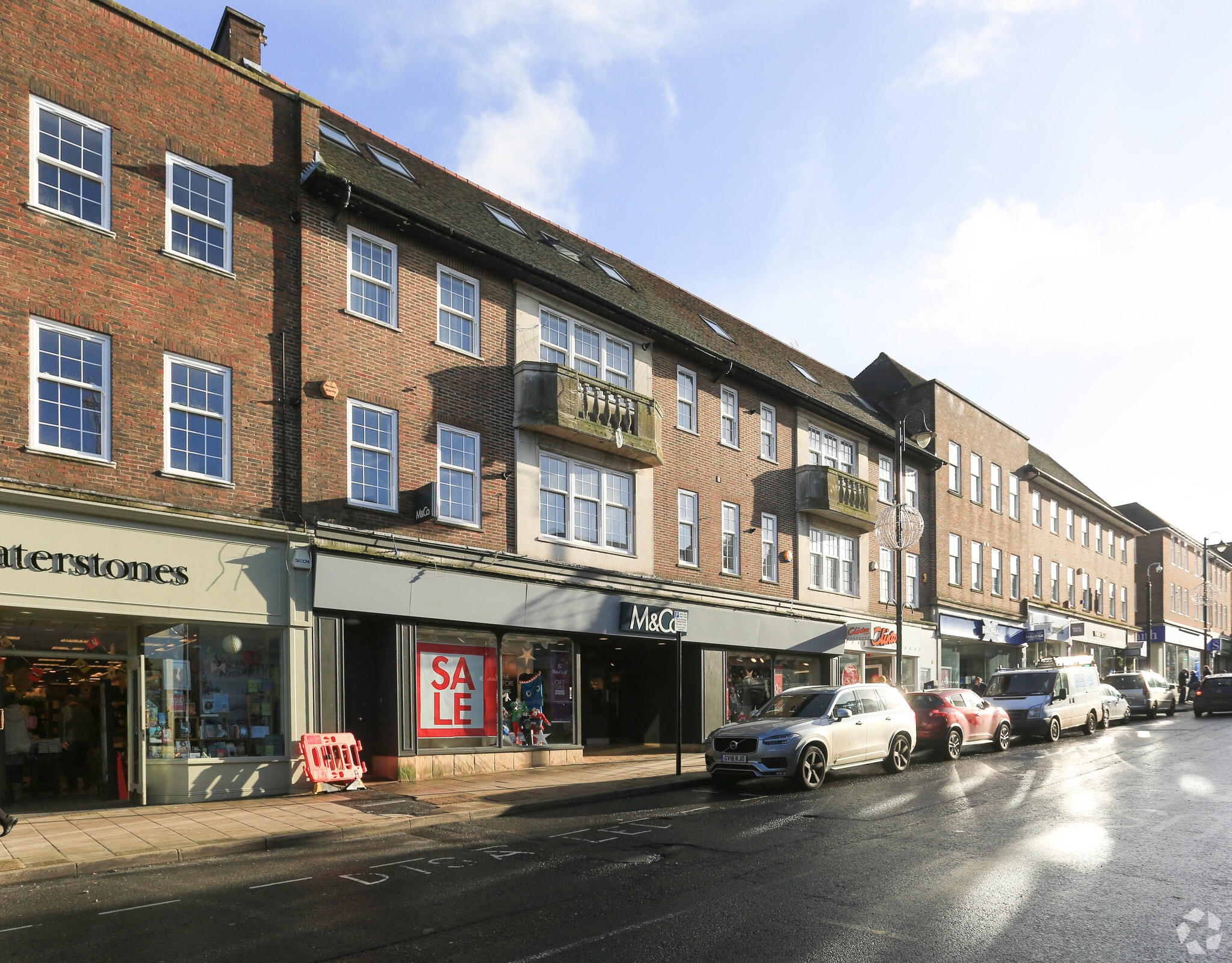 31-35 London Rd, East Grinstead for sale Primary Photo- Image 1 of 1