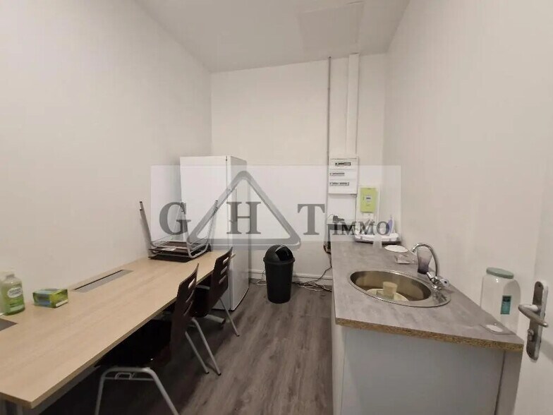 Industrial in Tremblay-en-France for sale - Building Photo - Image 3 of 10