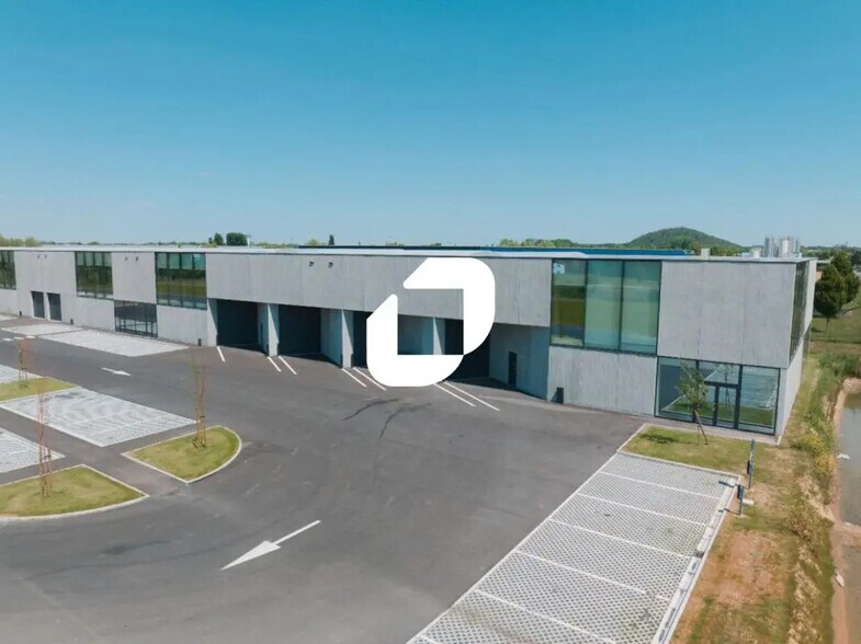 Flex in Carvin for lease - Building Photo - Image 3 of 5