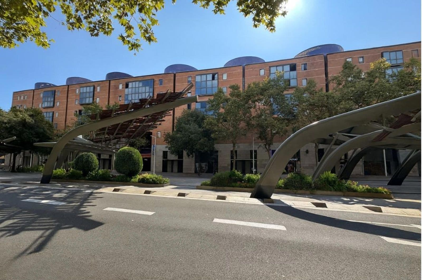 Retail in Barcelona, Barcelona for lease Building Photo- Image 1 of 2