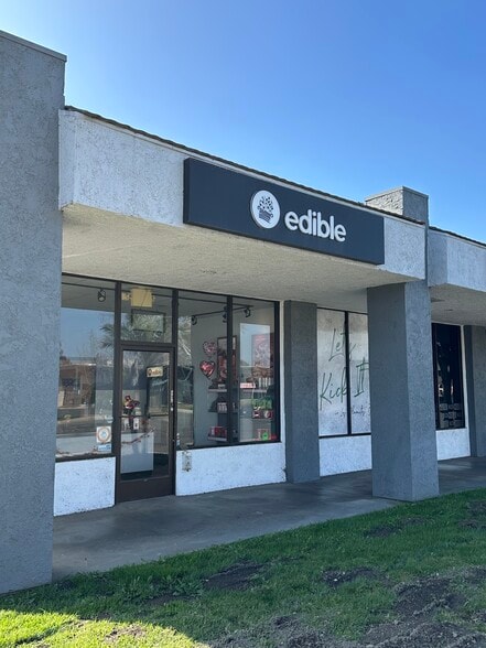 4126-4470 Katella Ave, Los Alamitos, CA for lease - Building Photo - Image 2 of 7