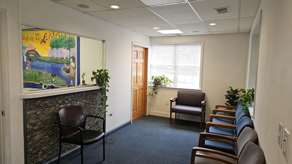 14300 Gallant Fox Ln, Bowie, MD for sale - Interior Photo - Image 3 of 27