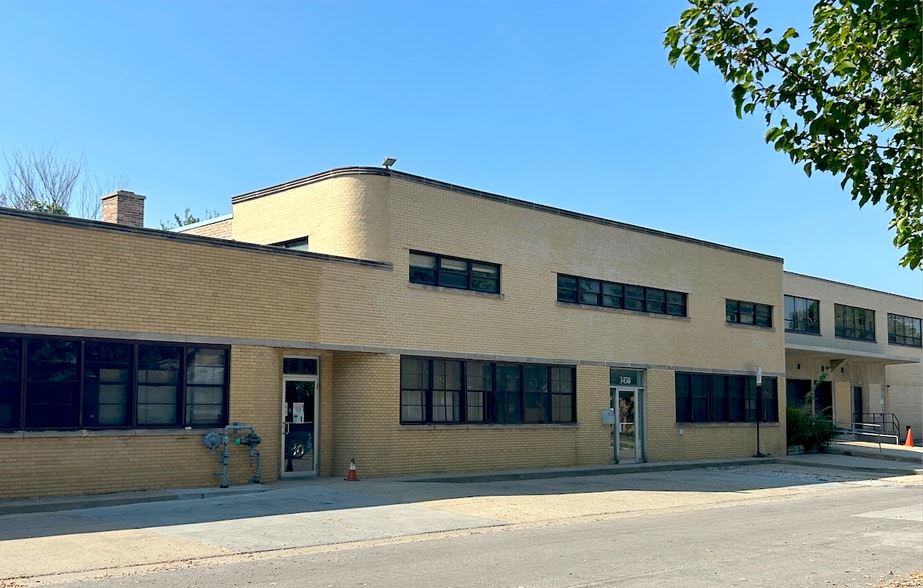 3450 N Kostner Ave, Chicago, IL for lease - Building Photo - Image 3 of 8