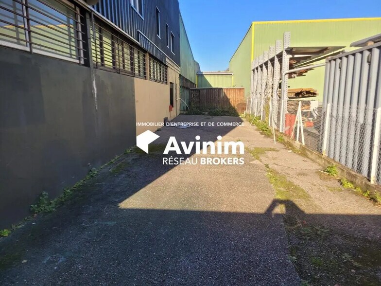 Office in Porte-de-Savoie for lease - Building Photo - Image 2 of 2