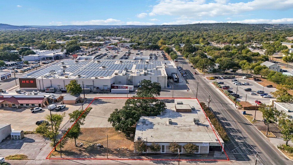 429 Jefferson St, Kerrville, TX for lease - Building Photo - Image 1 of 26