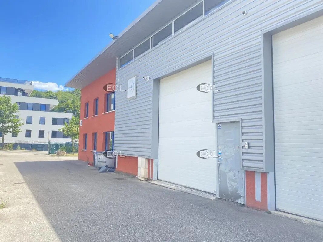 Flex in Brignais for lease Building Photo- Image 1 of 12