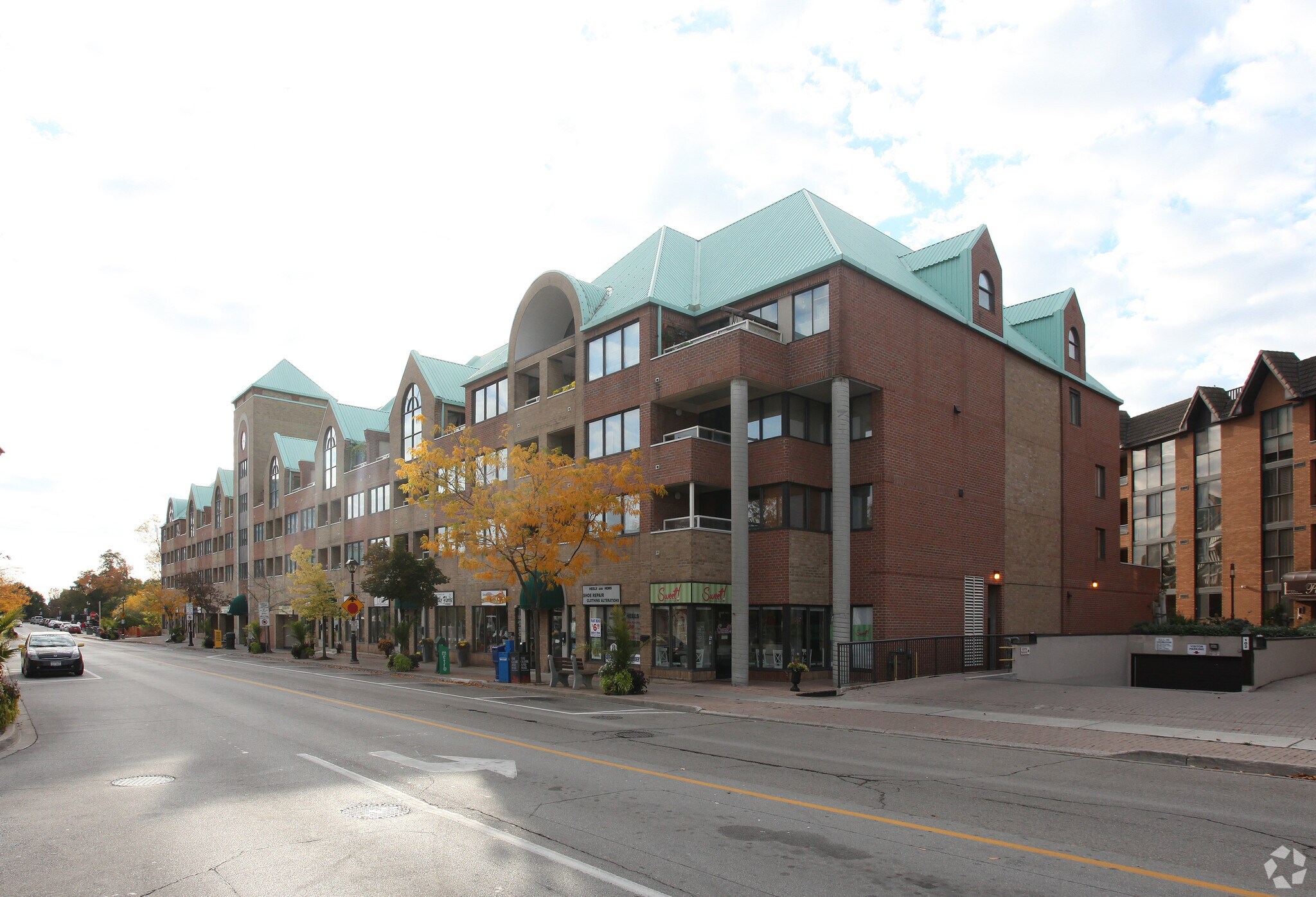 100 Bronte Rd, Oakville, ON for sale Primary Photo- Image 1 of 1