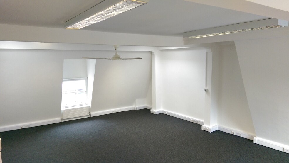 42-46 High St, Kingston Upon Thames for lease - Interior Photo - Image 2 of 4