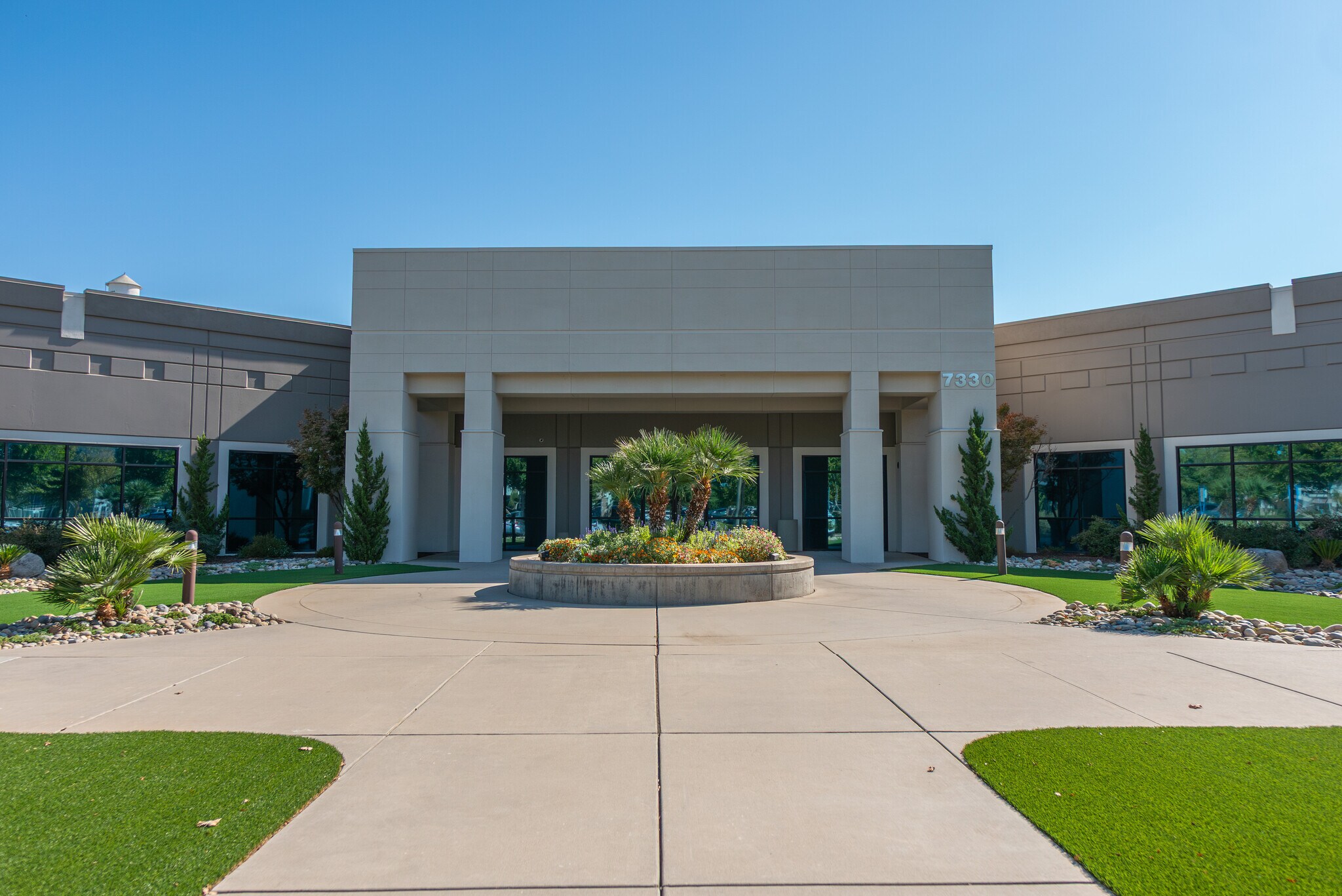 7330 N Palm Ave, Fresno, CA for lease Building Photo- Image 1 of 16