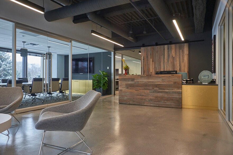 7900 Xerxes Ave S, Bloomington, MN for lease - Interior Photo - Image 2 of 12