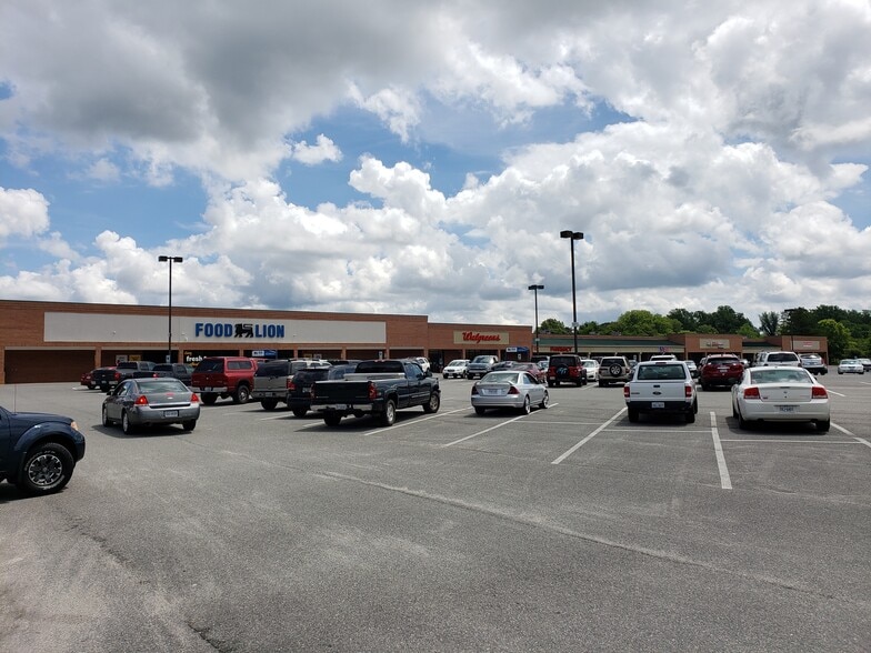4665-4719 Richmond Rd, Warsaw, VA for lease - Building Photo - Image 2 of 5