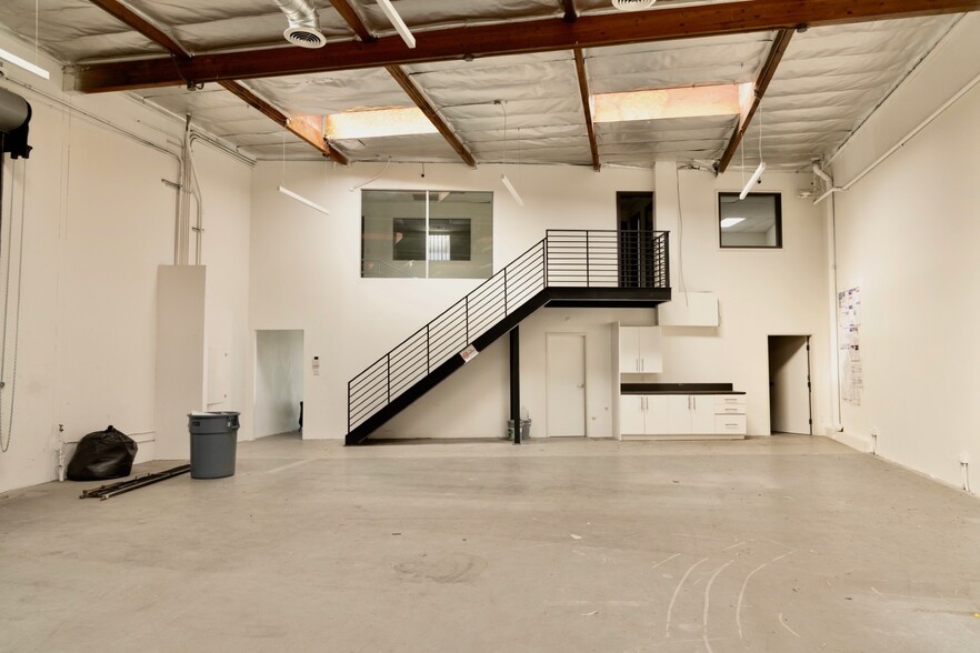 1368 Elwood St, Los Angeles, CA for lease - Building Photo - Image 2 of 7