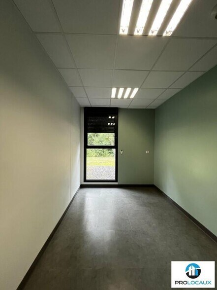 Office in Chantilly for lease - Interior Photo - Image 3 of 7