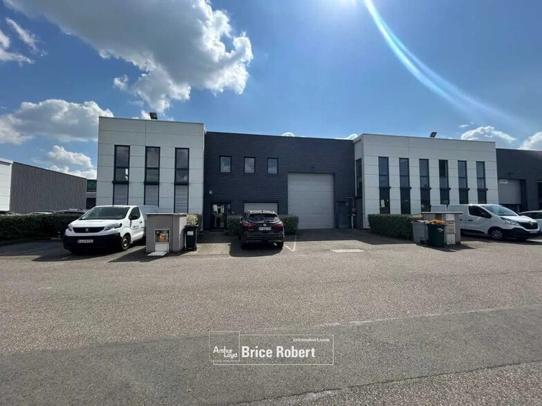 Flex in Vénissieux for sale - Building Photo - Image 1 of 7