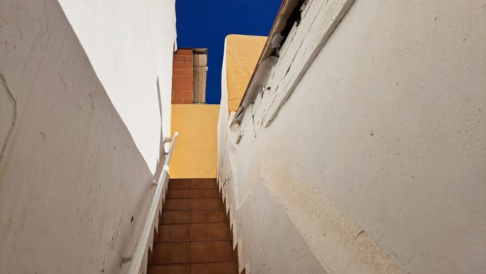 Retail in ALBORAIA for sale - Building Photo - Image 1 of 45