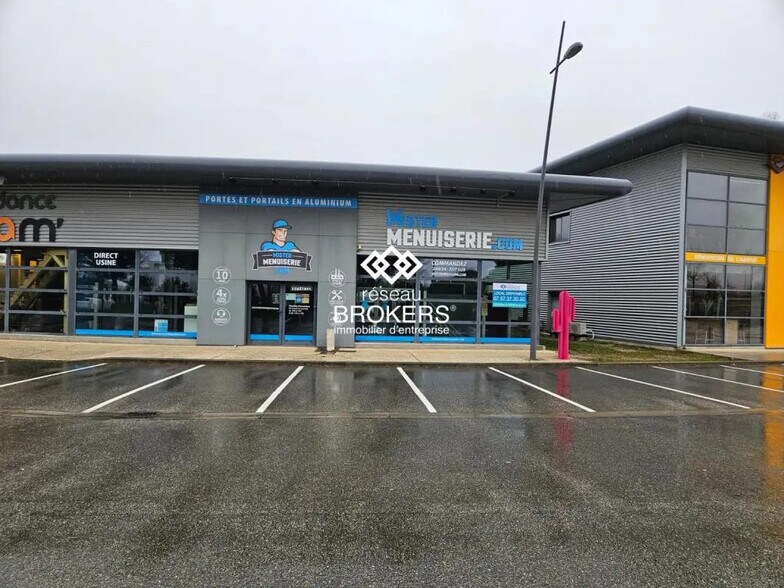 Retail in Valence for lease - Building Photo - Image 3 of 7