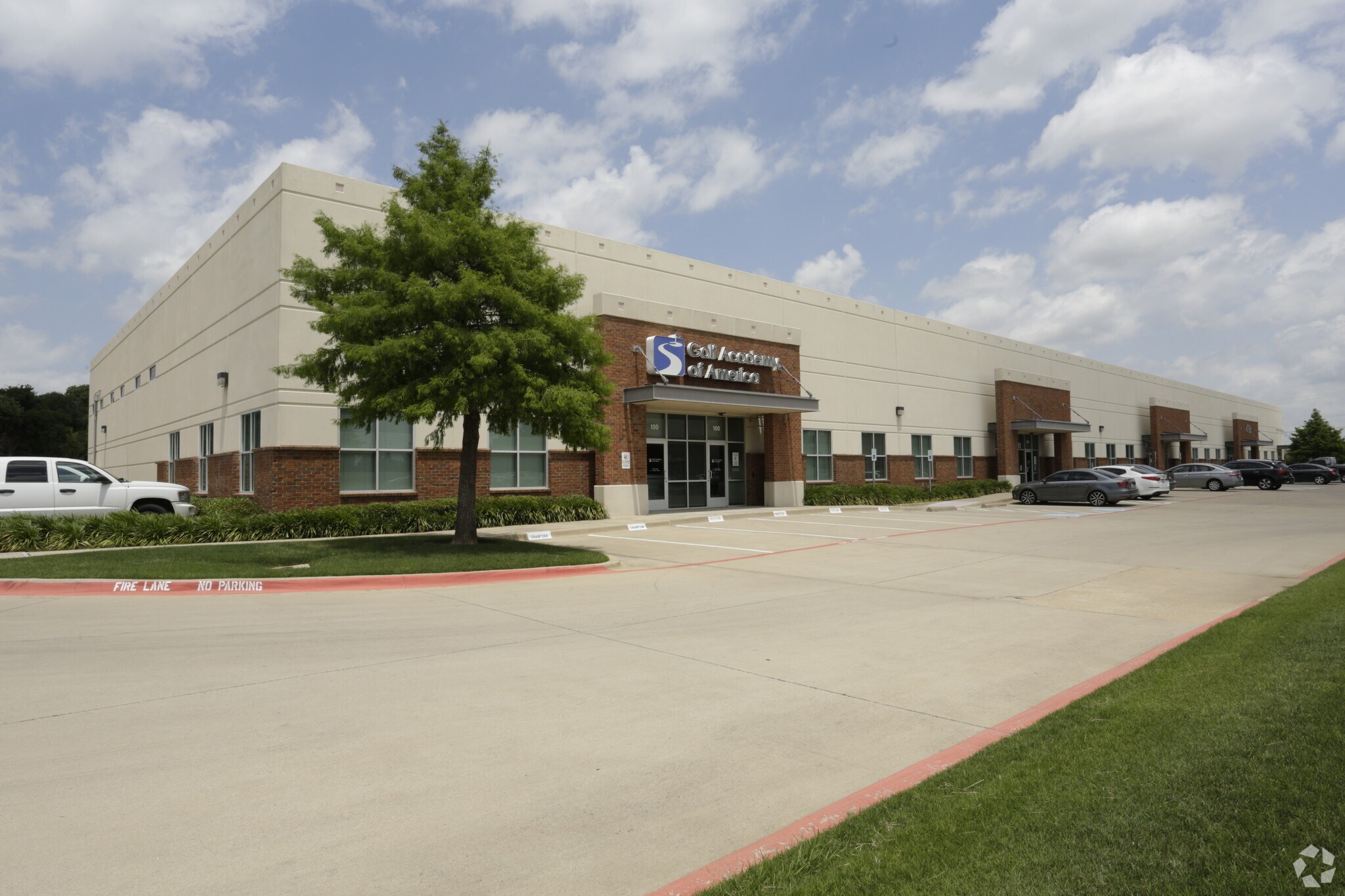 1861 Valley View Ln, Farmers Branch, TX for lease Building Photo- Image 1 of 24