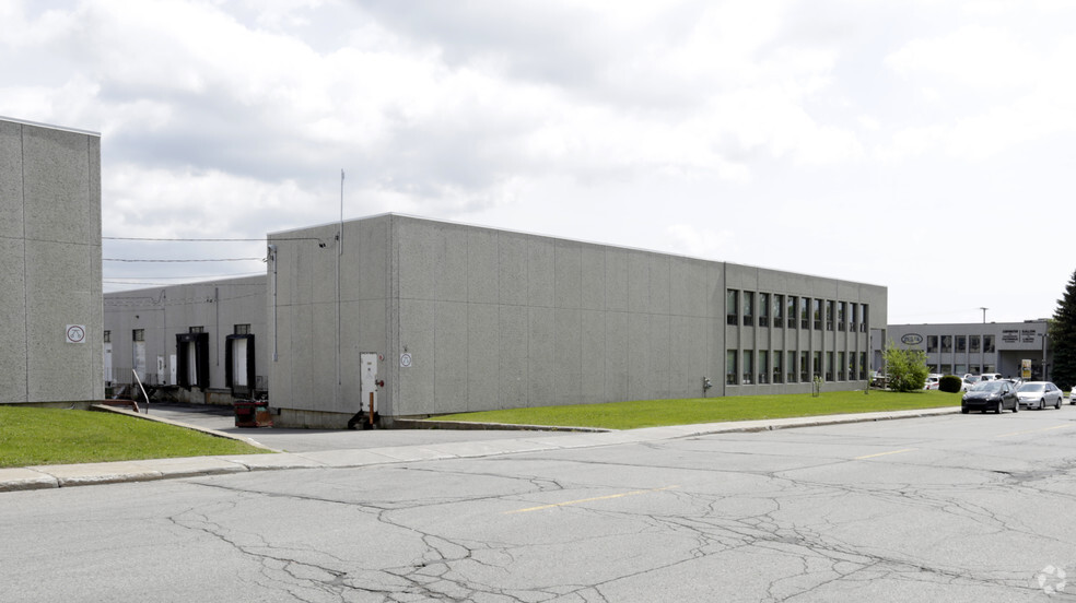 2367-2397 St Guénette, Saint-Laurent, QC for lease - Building Photo - Image 3 of 4