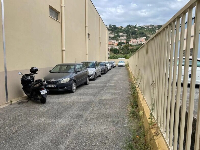 Office in Saint-Laurent-du-Var for lease - Building Photo - Image 3 of 17