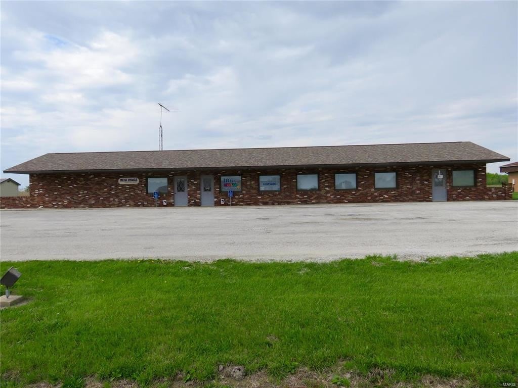 807 Broadway St, Gillespie, IL 62033