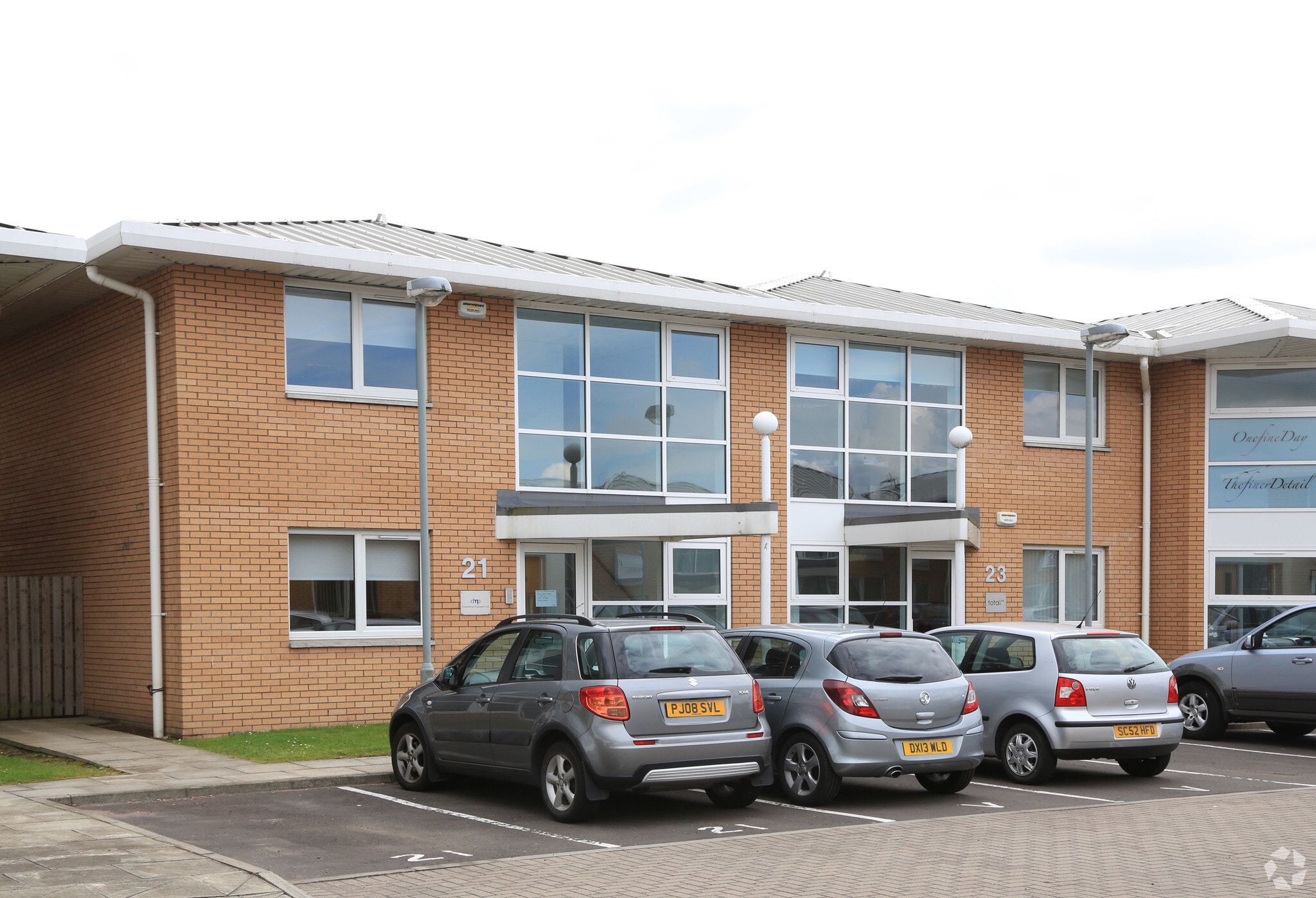 21-25 Blairtummock Pl, Glasgow for sale Primary Photo- Image 1 of 1