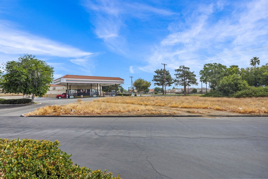 940 Bloomington Ave, Bloomington, CA for sale - Aerial - Image 3 of 7