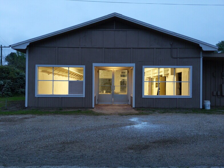 1948 Tenaha St, Center, TX for lease - Primary Photo - Image 1 of 17