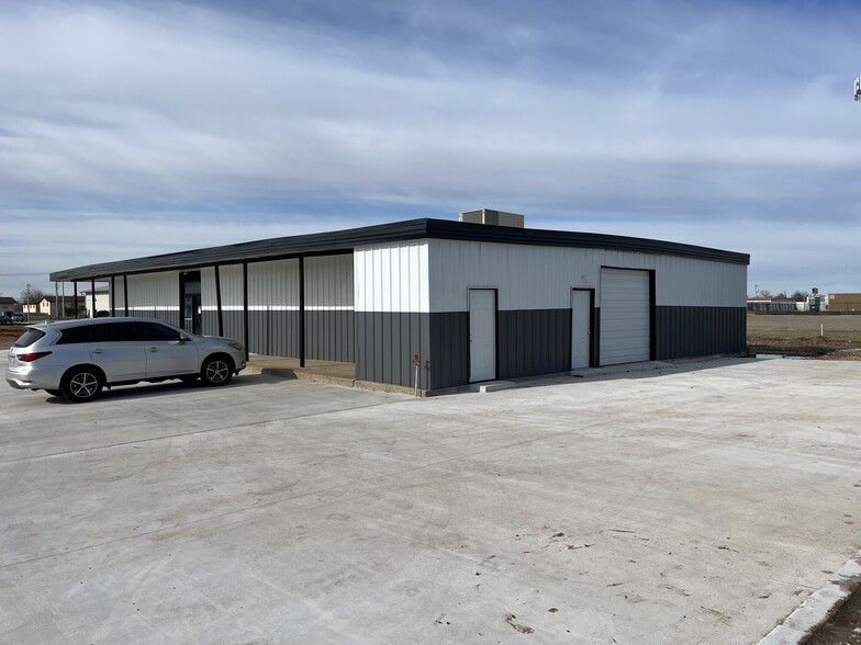 805 NW 24th St, Moore, OK for lease - Building Photo - Image 1 of 22