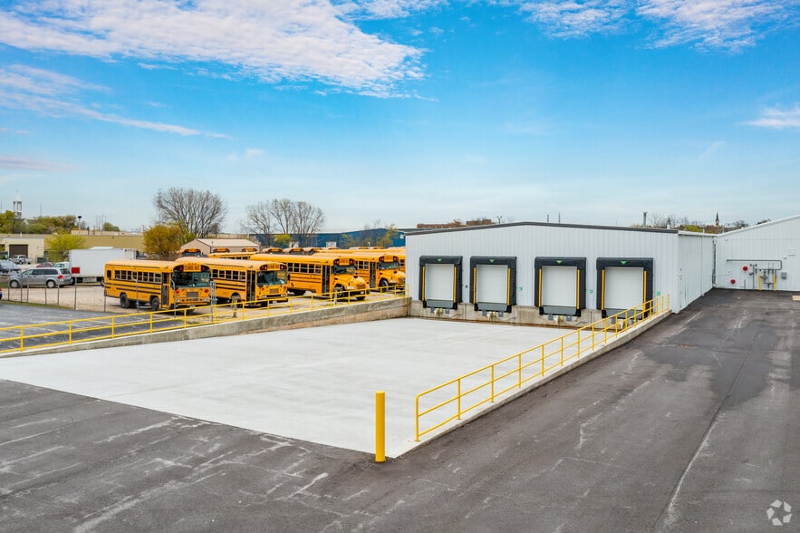 1213 Pennsylvania Ave, Sheboygan, WI for sale - Building Photo - Image 2 of 7