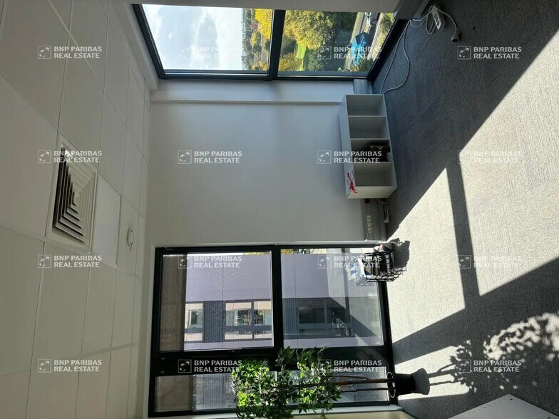 Office in Tours for lease - Interior Photo - Image 3 of 10