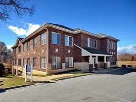 120 Chadwick Square Ct, Hendersonville NC - Live-Work Space