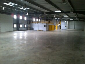 Flex in Vert-Saint-Denis for lease Building Photo- Image 2 of 3