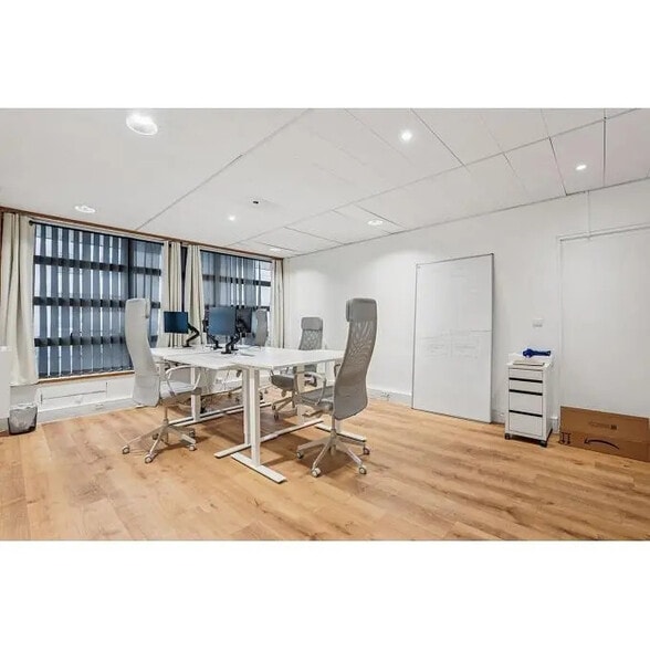 Office in Boulogne-Billancourt for lease - Building Photo - Image 1 of 7
