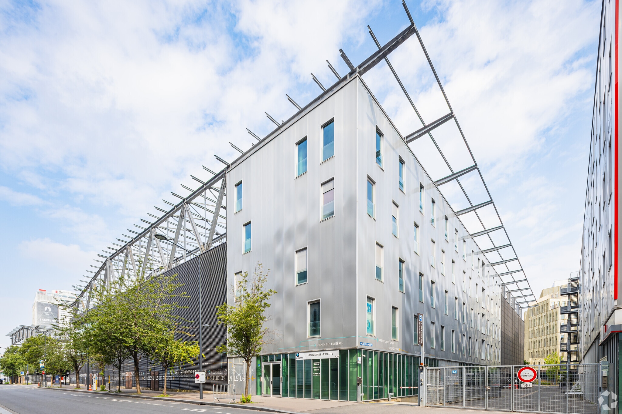 Office in Saint-Denis for lease Primary Photo- Image 1 of 5