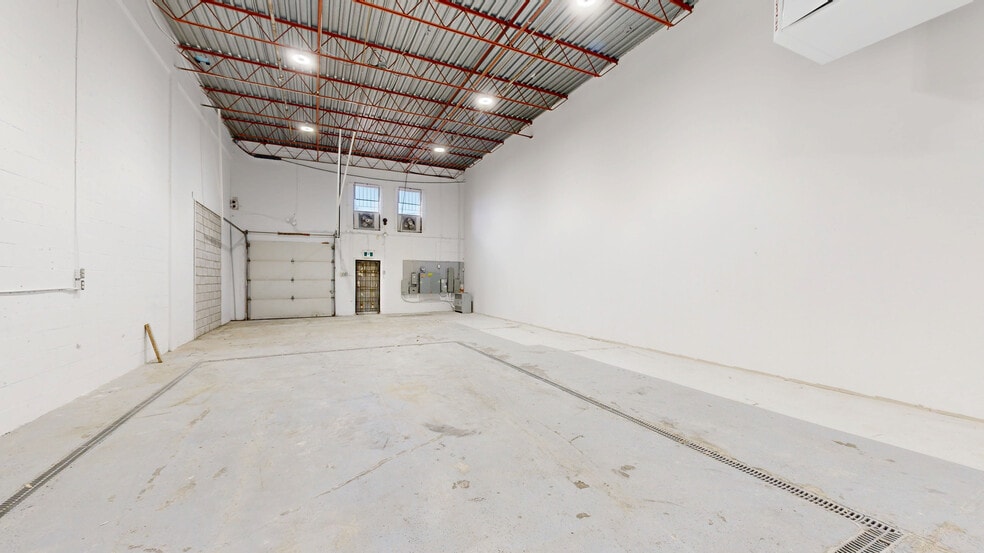 1050-1070 Rue Beaulac, Montréal, QC for lease - Matterport 3D Scan - Image 2 of 5