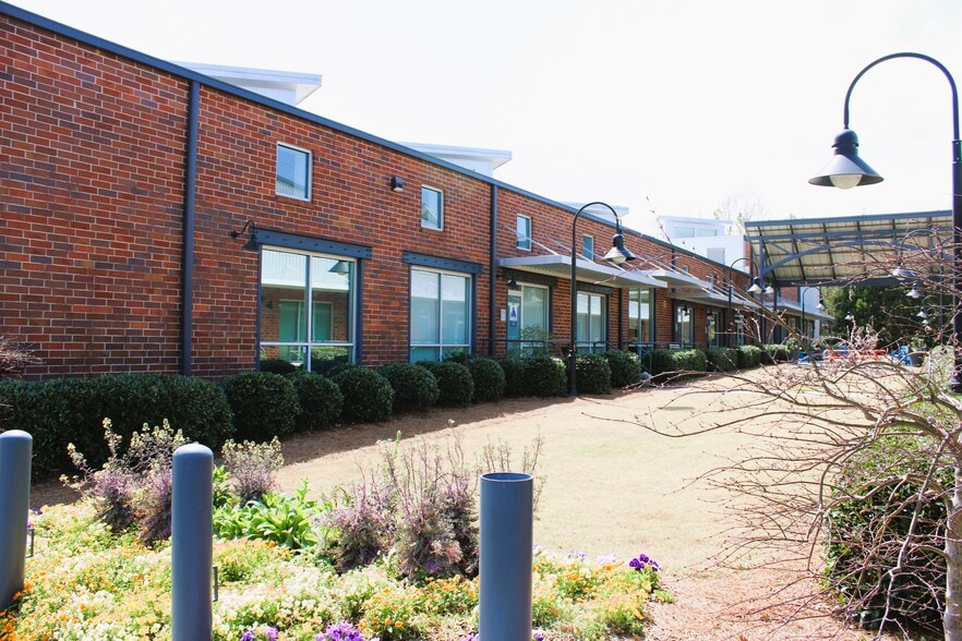 1320 Ellsworth Industrial Blvd NW, Atlanta, GA for lease - Building Photo - Image 3 of 9