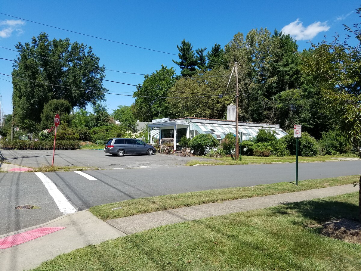 1309 Saddle River Rd, Fair Lawn, NJ 07410