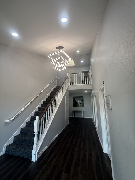 1721-1725 E Southlake Blvd, Southlake, TX for lease - Lobby - Image 2 of 6