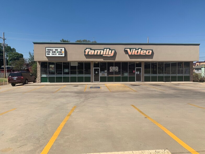 1105 W Gary Blvd, Clinton, OK for sale - Building Photo - Image 1 of 1