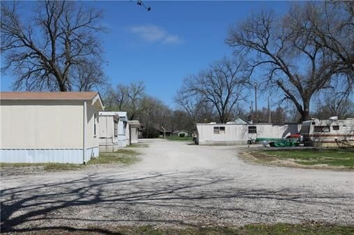 627 N Broadway St, La Cygne, KS for sale - Building Photo - Image 3 of 6