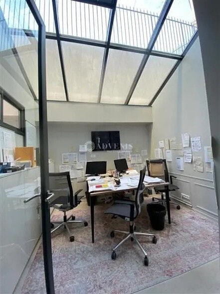 Office in Paris for lease - Interior Photo - Image 3 of 9