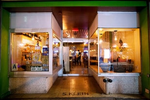 68 Clinton St, New York NY - Bar