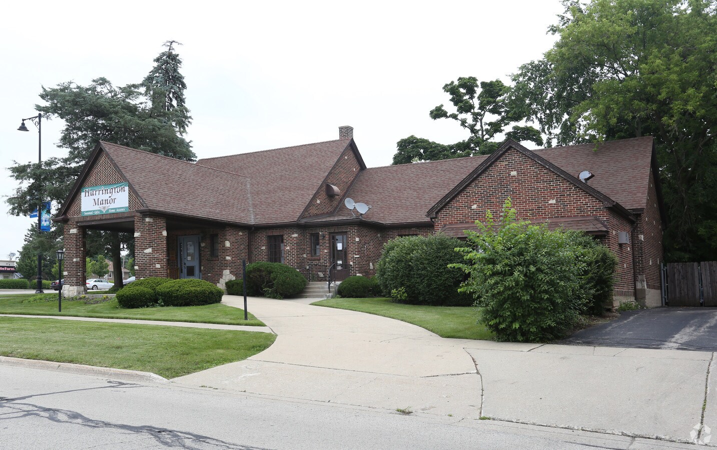 25 W Palatine Rd, Palatine, IL 60067