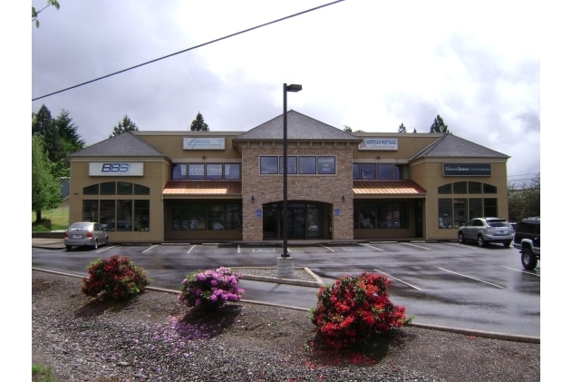 2198 NE Stephens St, Roseburg, OR for lease Building Photo- Image 1 of 7