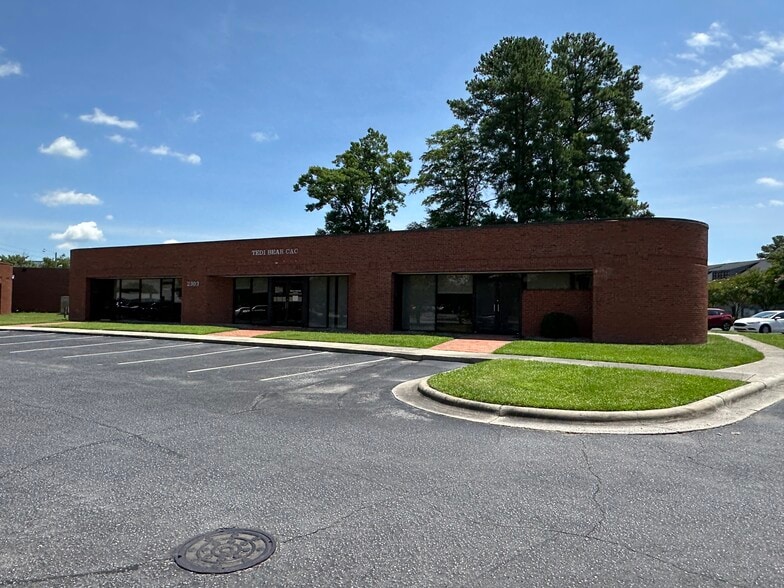 2303 Executive Cir, Greenville, NC for lease - Building Photo - Image 1 of 9
