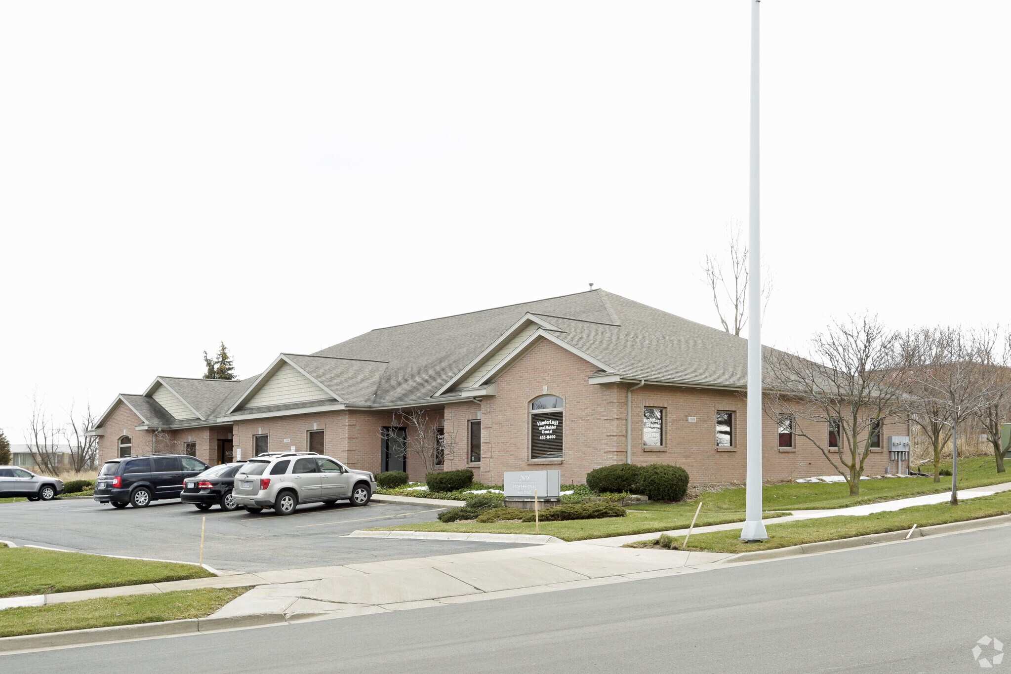 2008 Eastcastle Dr SE, Grand Rapids, MI for sale Primary Photo- Image 1 of 1