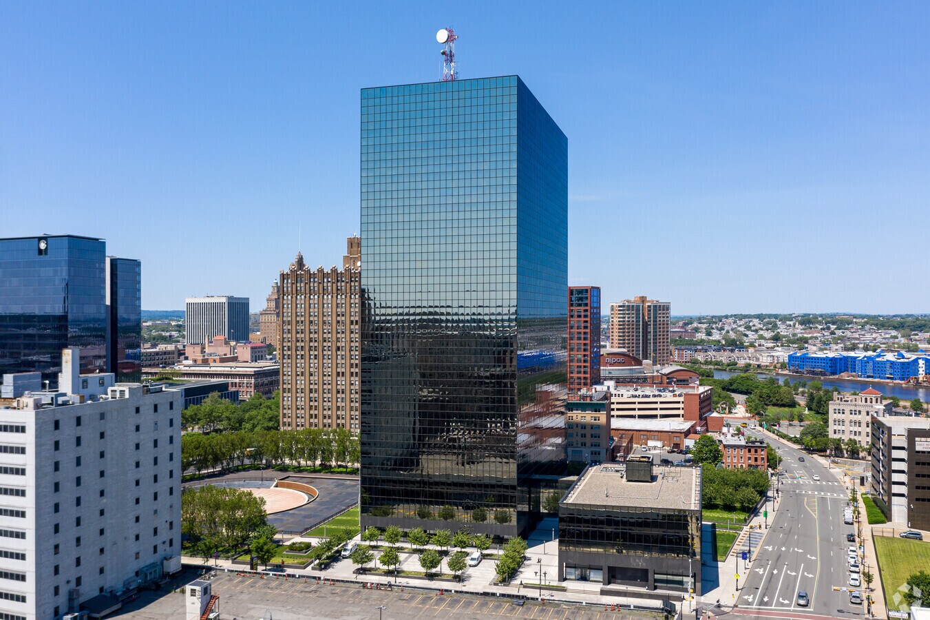 80 Park Plz, Newark, NJ 07102 PSE&G Building