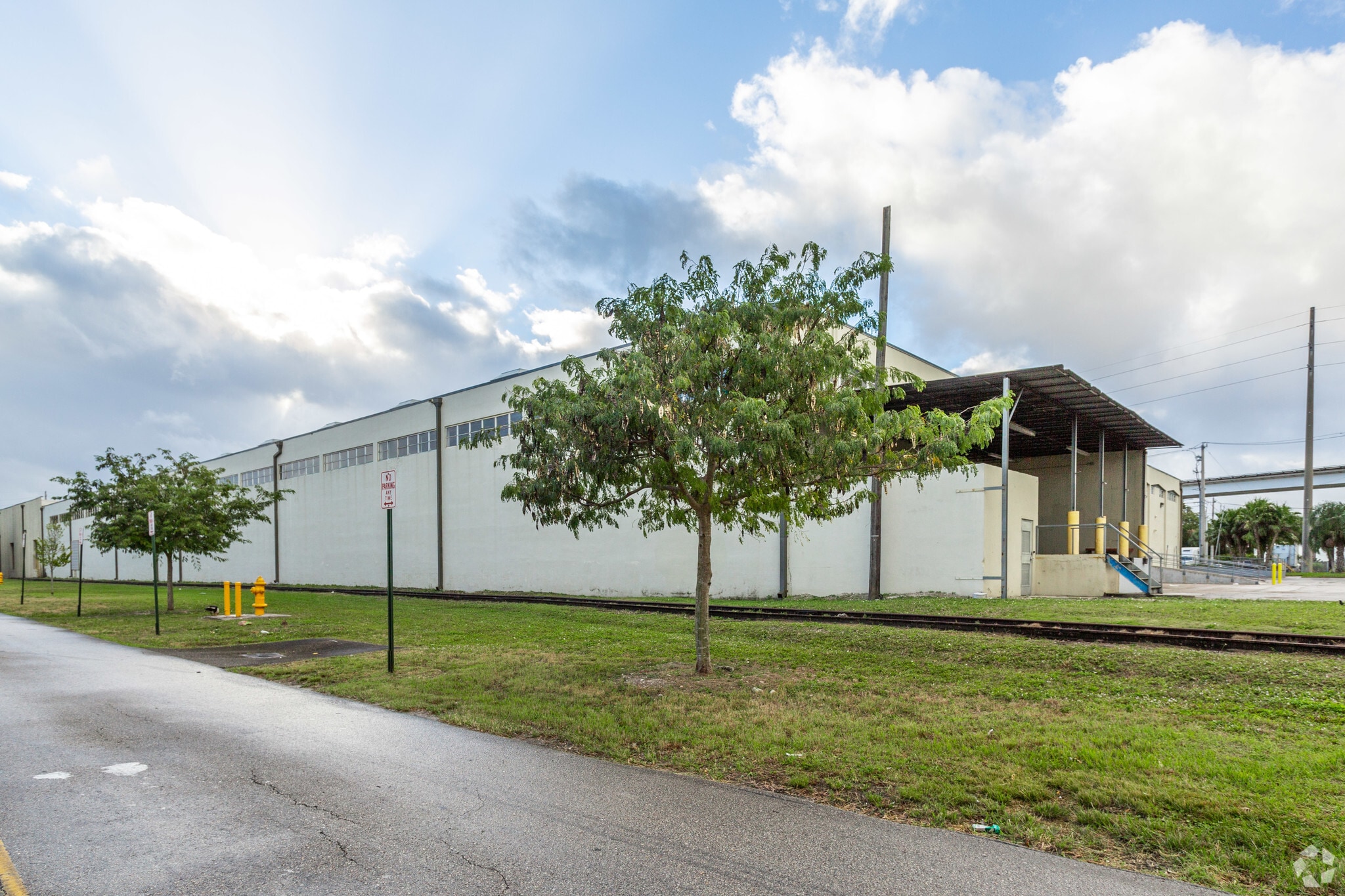 6891 NW 74th St, Medley, FL for lease Primary Photo- Image 1 of 8