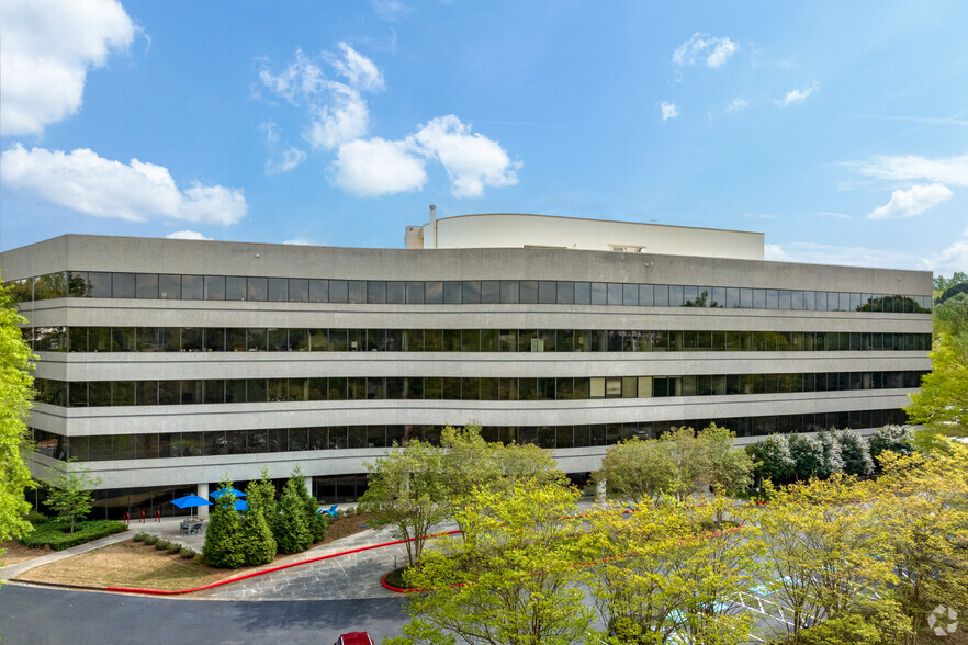 180 Interstate N Pky SE, Atlanta, GA for lease - Building Photo - Image 1 of 17